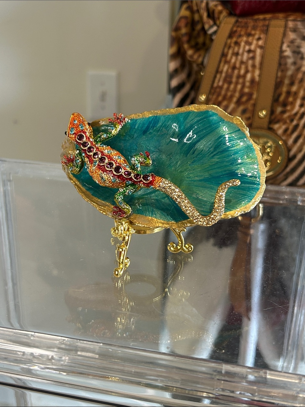 Crystal Lizard Oyster Shell Trinket Dish with Gold Stand New